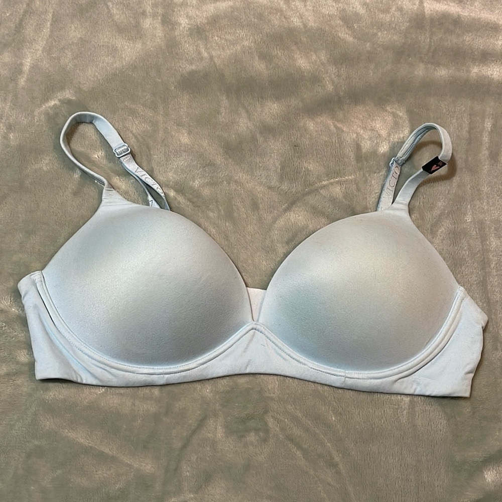 Victoria Secret Body by Victoria no wire size 38C NWT